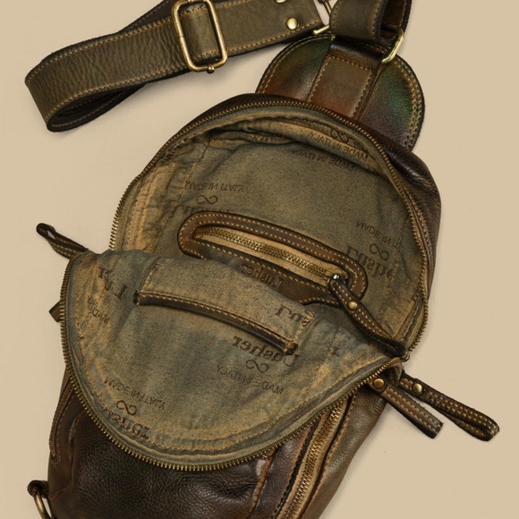 Movement Sling Bag - in “Petrol” House of Lusher - Picture 5 of 7